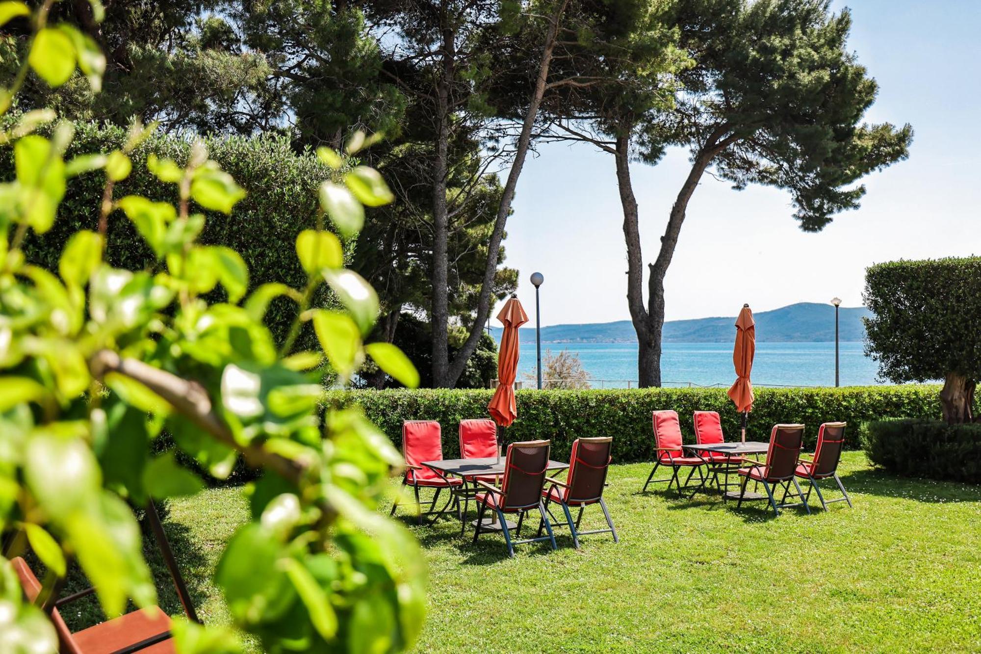 Apartments Becky On A Sandy Beach Without Crowd Sukošan Exterior foto